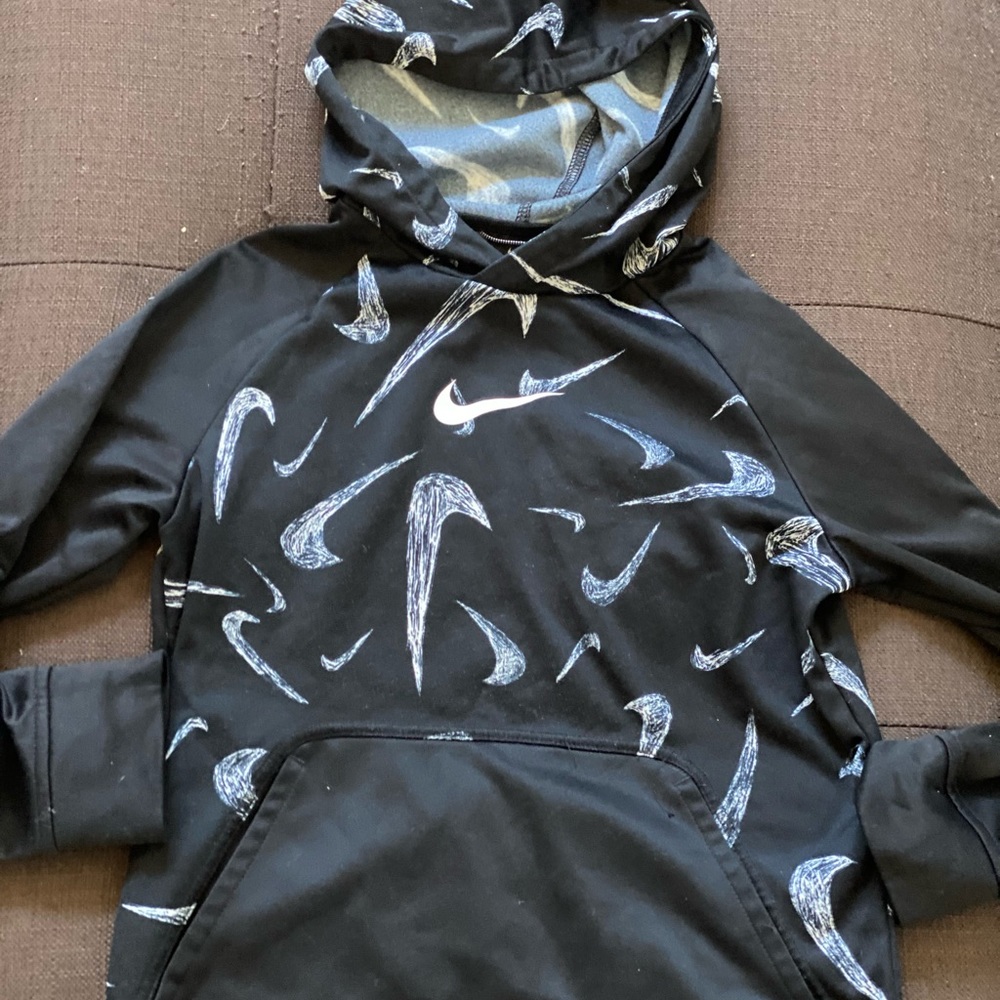 Boys Nike Hoodie worn a handful of times size Medium 8-10